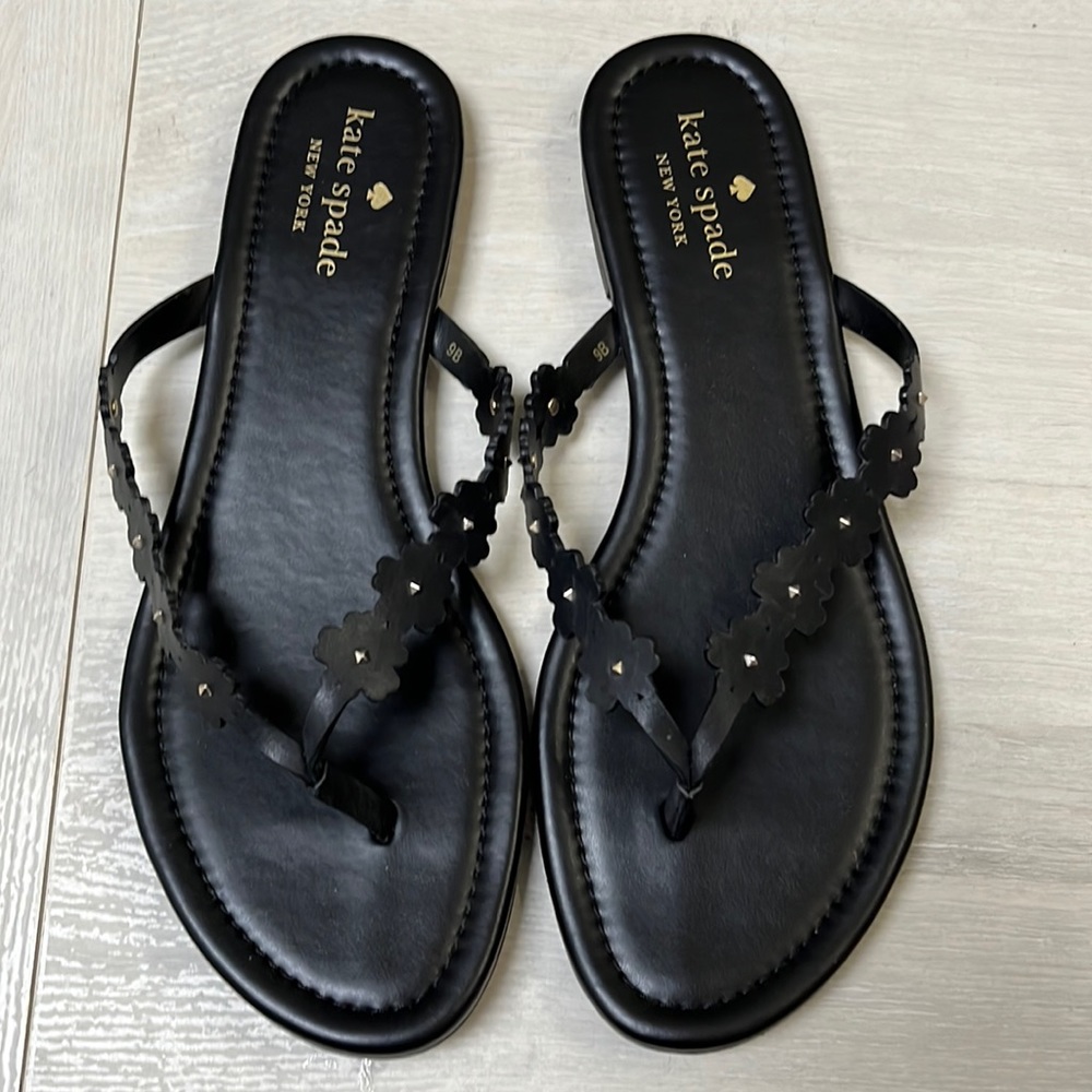 Kate Spade women’s flower detailed flip flops in size 9